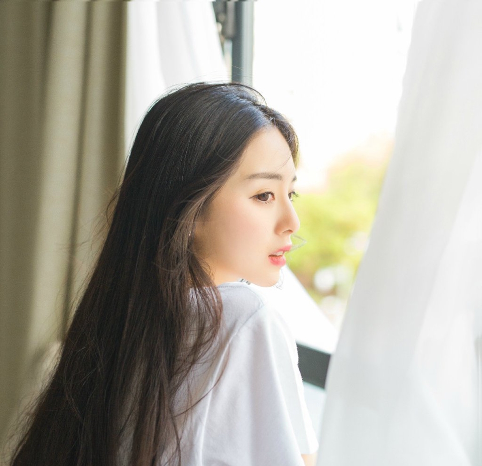 “一个可以让你永远闭嘴的地方。”孟达看了看周围，四下无人，嘴角不禁牵起一抹冷笑，眼中带着淡淡的不屑。